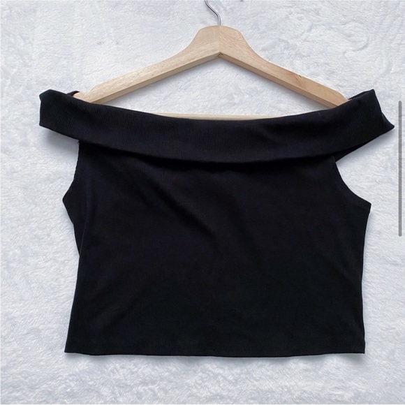 Urban Outfitters NWOT Black Bardot Crop Top - Picture 3 of 11